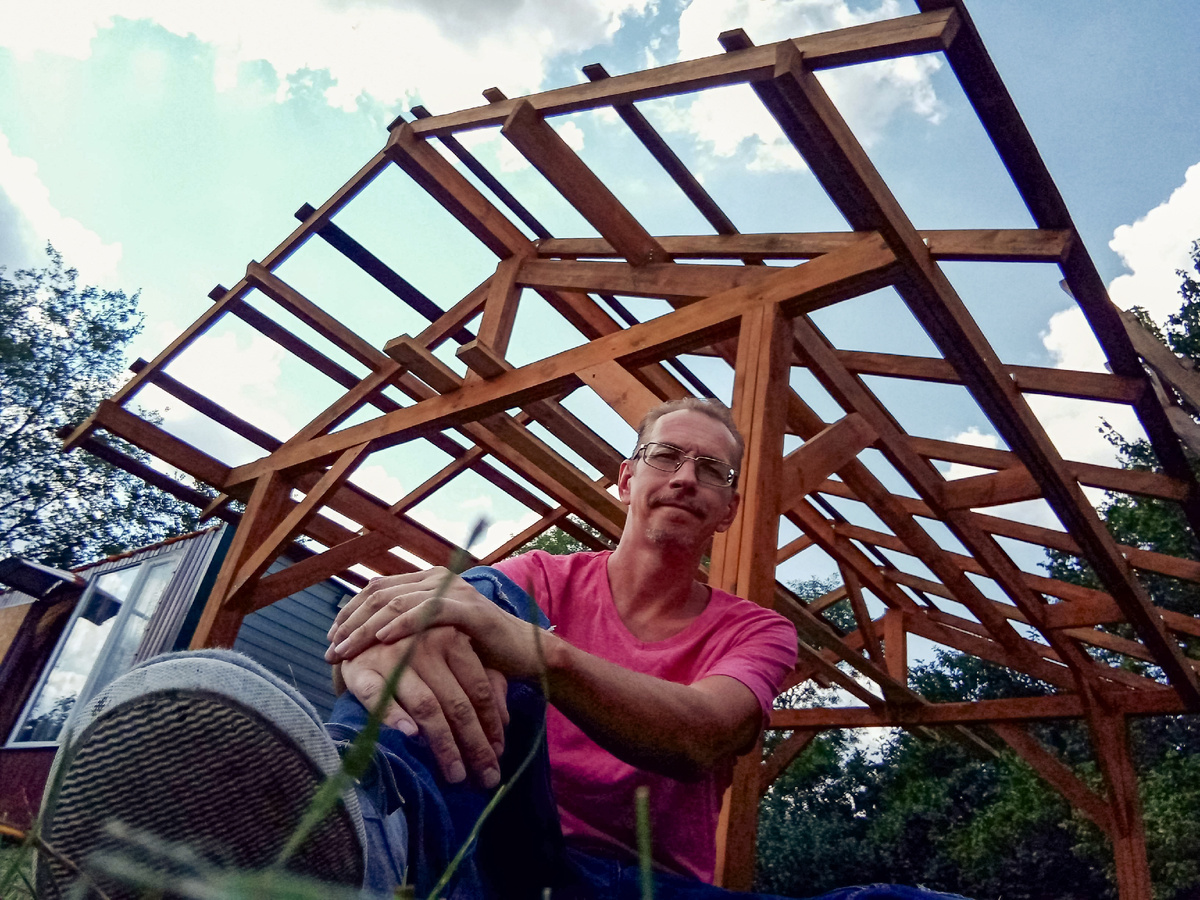 Дом я пока не построил, а навесов уже 2 штуки