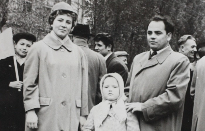    Ранние годы: Лариса Вербицкая в кругу семьи.