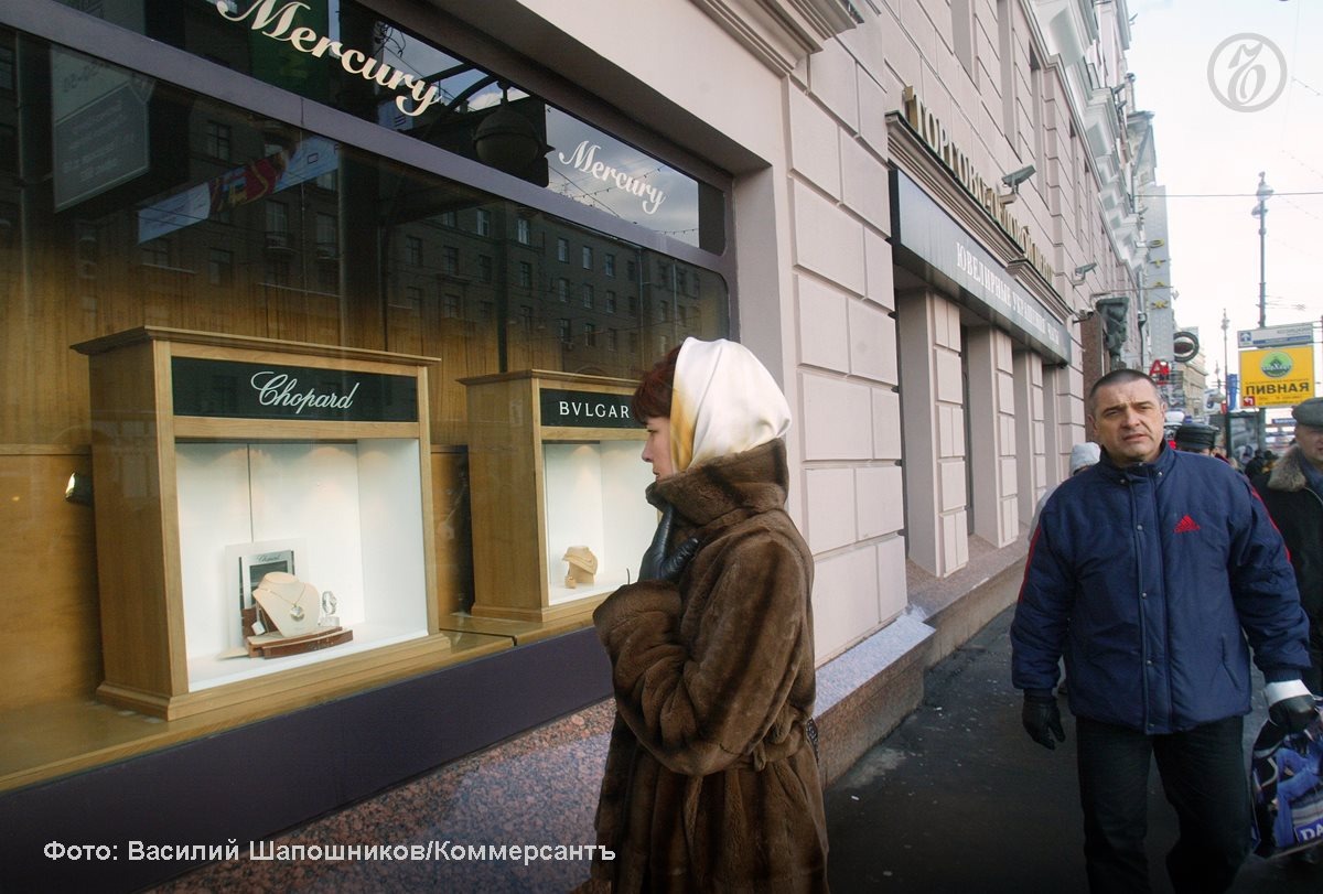 Витрины мультибрендовых ювелирно-часовых магазинов Mercury в торгово-деловом центре (ТДЦ) "Галерея Актер"