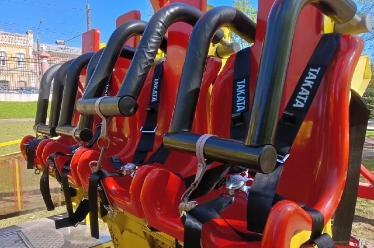    Аттракцион «Лопинг» с людьми заклинило в парке Победы в Ставрополе