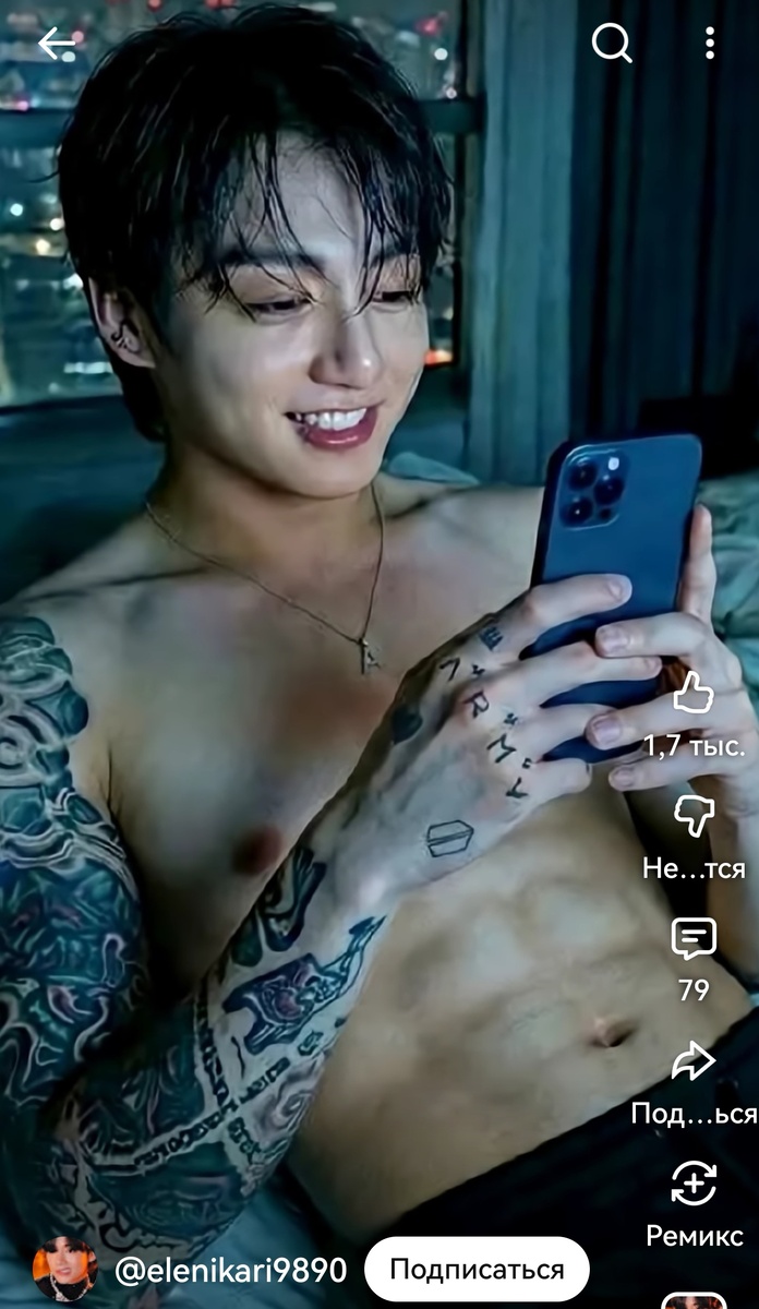 Татуировка тоже, получается, из BTS!) 