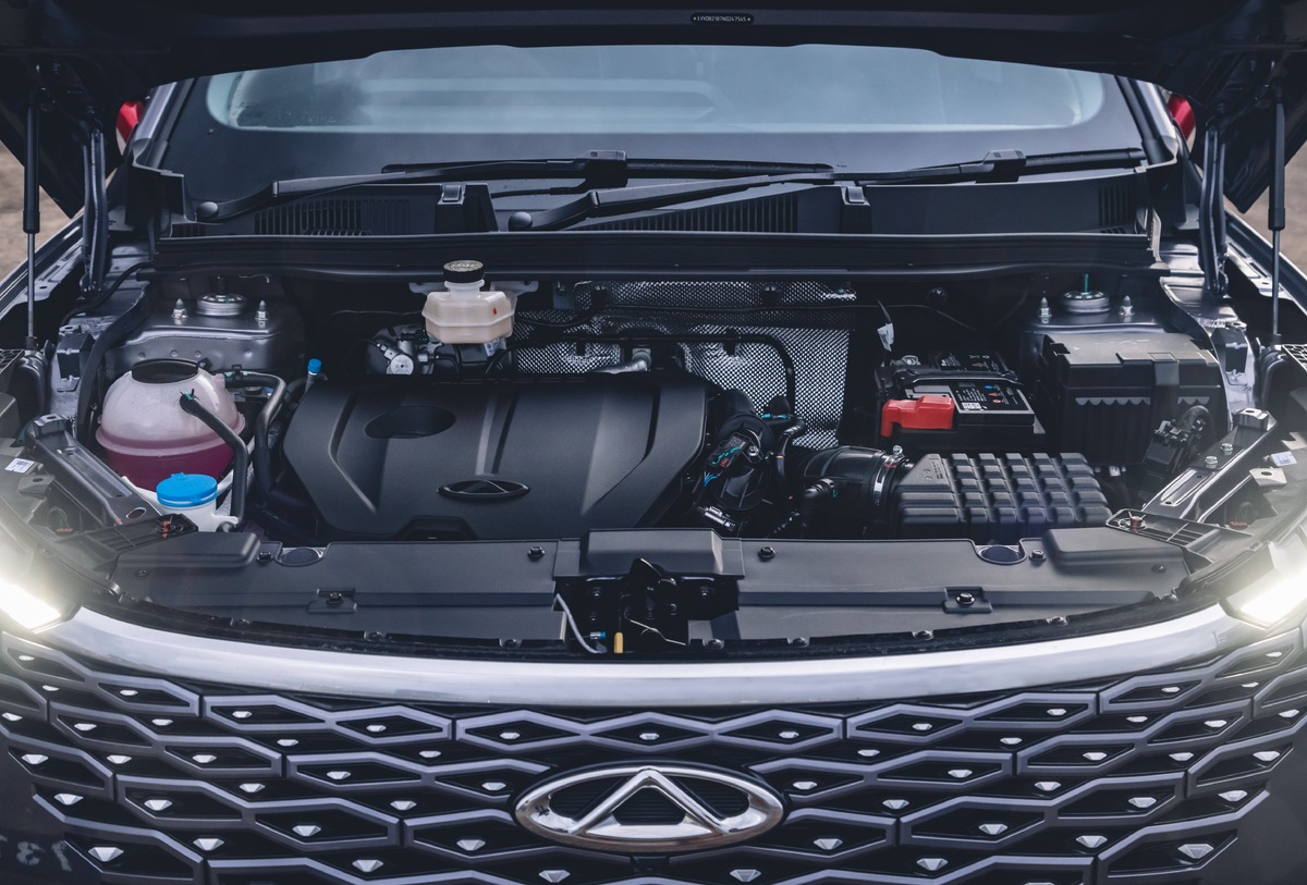 Под капотом скрывается мощный 1.6-литровый турбомотор.