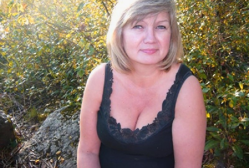 Женщину, которая "знает себе цену", выдает 10 отличительных признаков (таких мужчины забирают с руками и ногами)