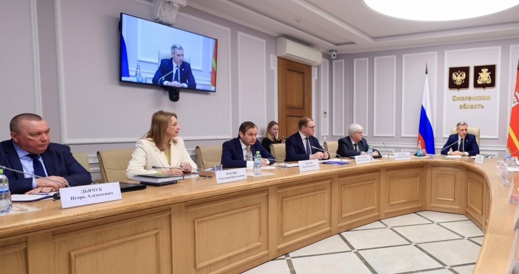 Василий Анохин обсудил развитие науки с руководителями вузов Смоленской области