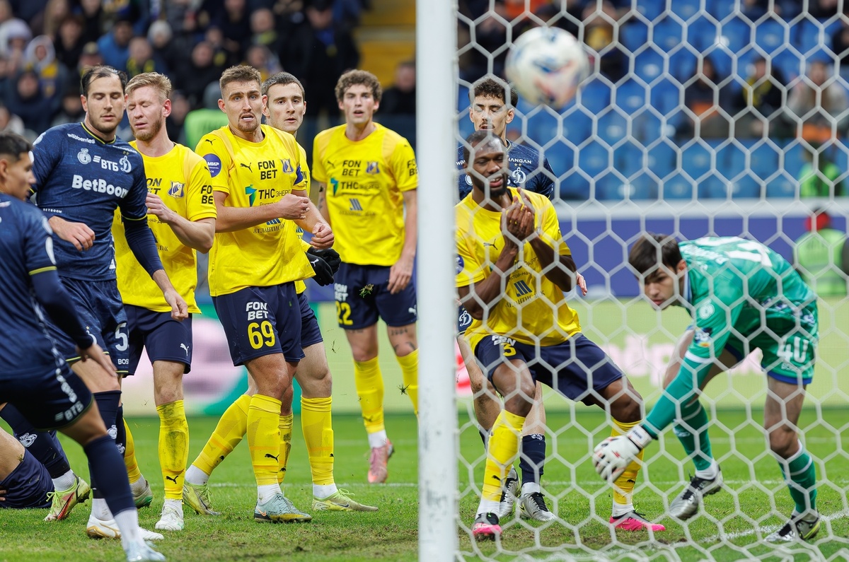 Мяч после ростовских ударов так и не влетел в ворота «Динамо». Фото из архива ФК «Ростов»