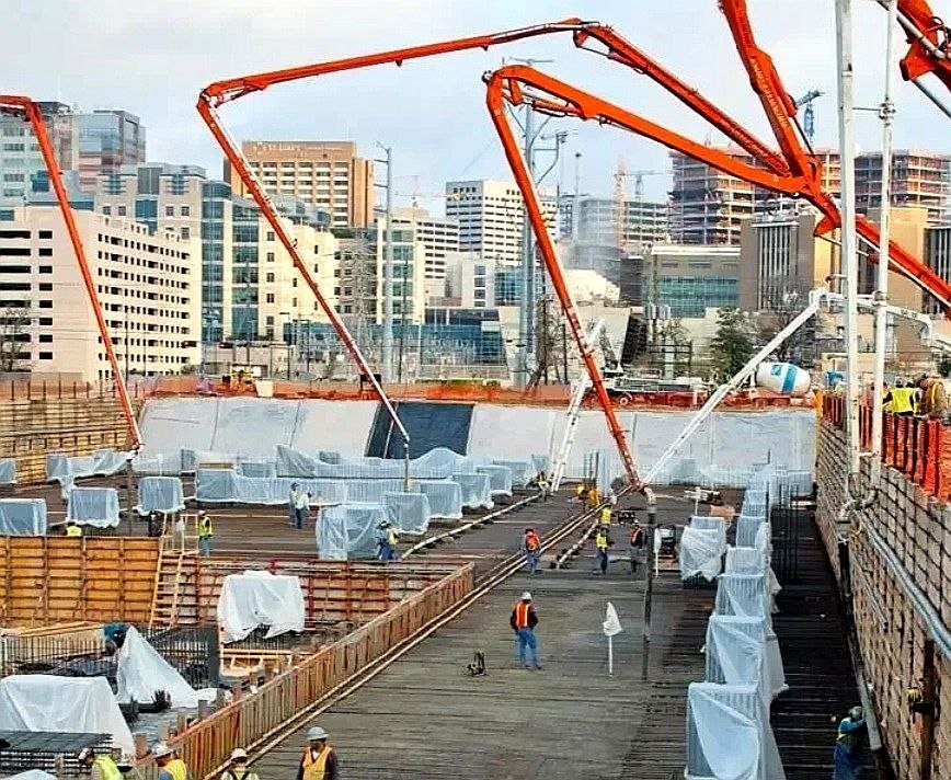 Заливка бетона. Фото из открытых источников