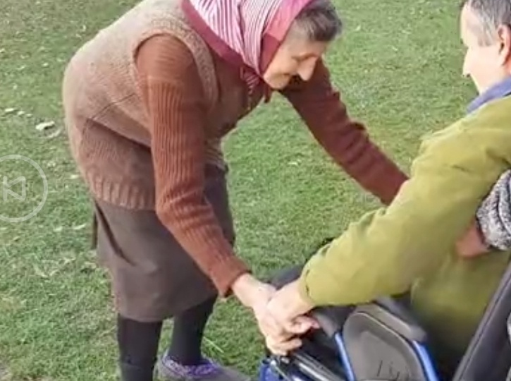 Заплачут даже стены! Материнская любовь безгранична.