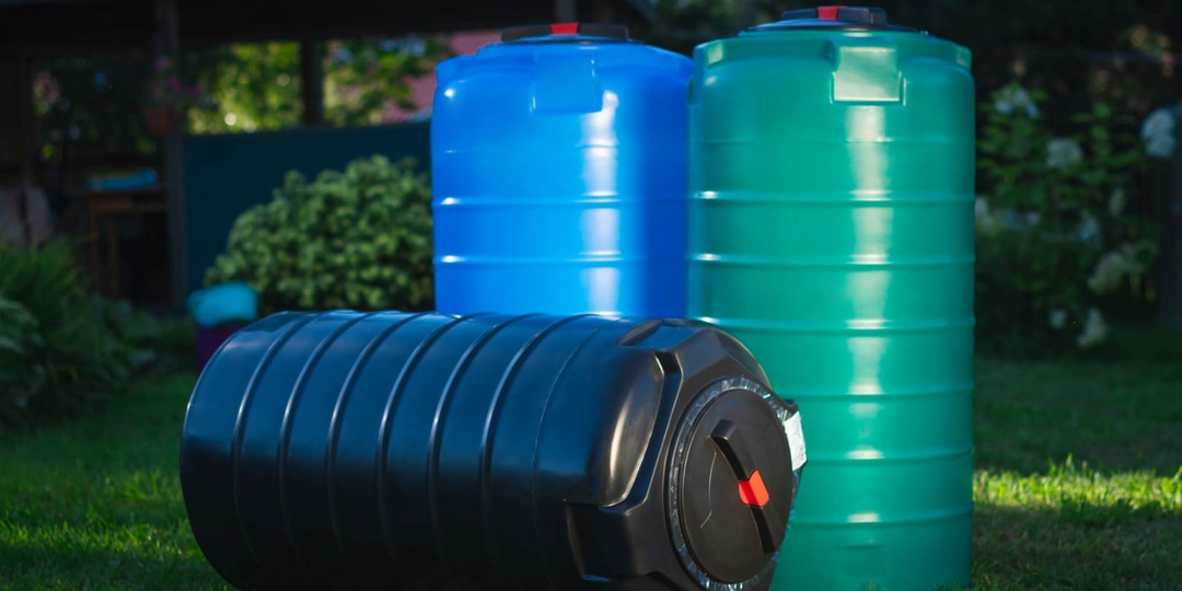 👨‍🌾 Пластиковые баки для воды на даче: какой выбрать и на что обратить внимание