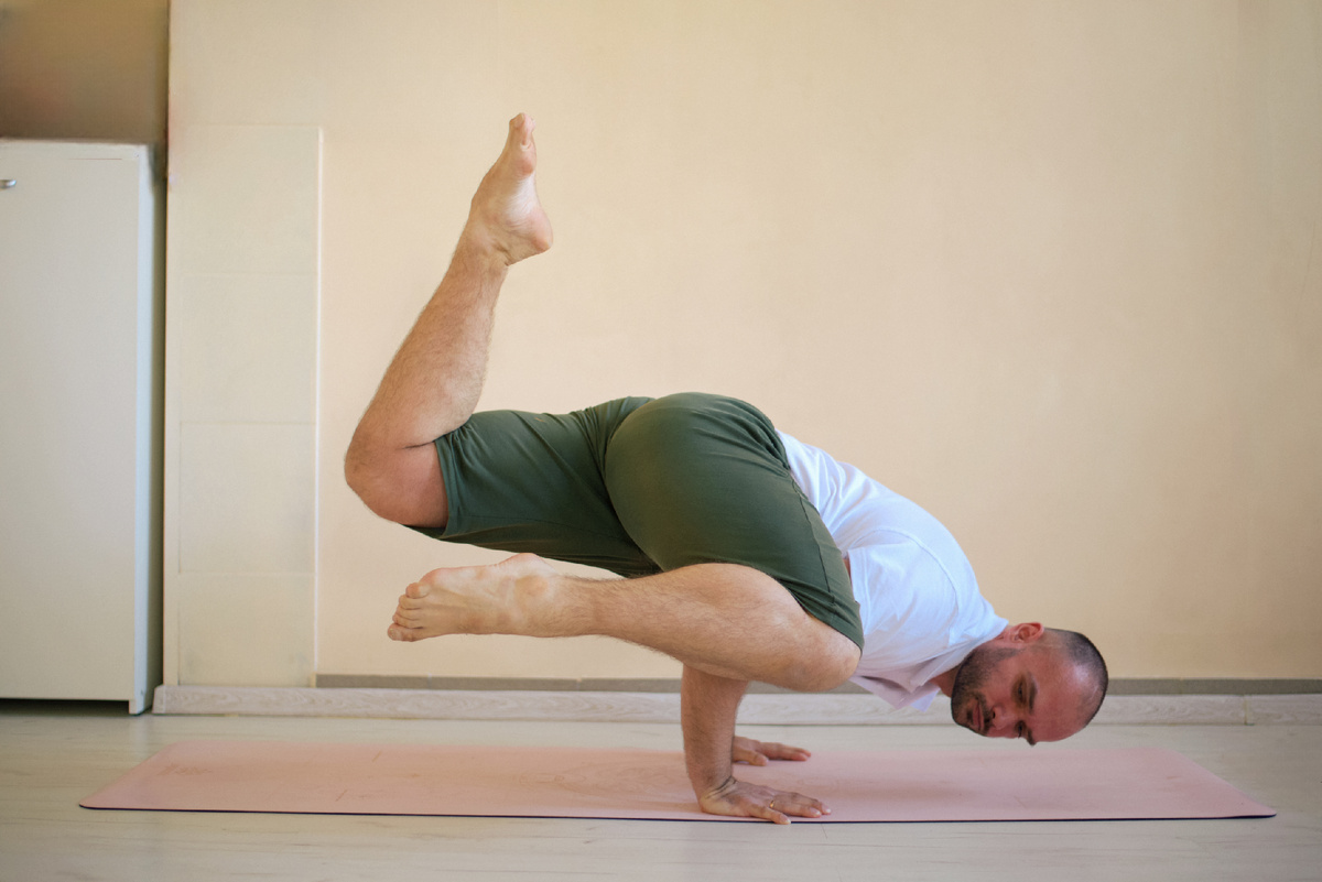 Поза тянем носочки вверх