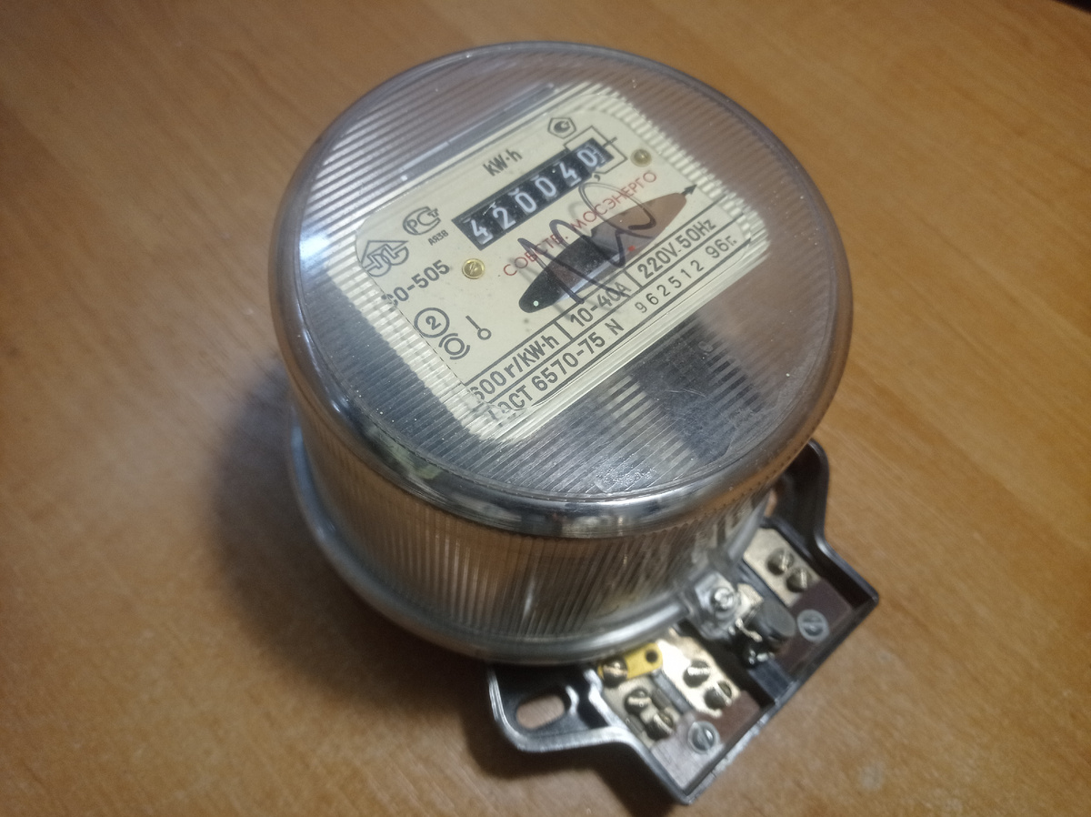 Прозрачный.