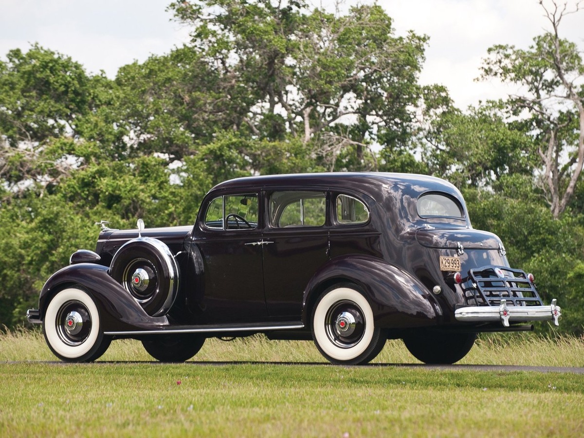 1935 Packard 120 Sedan