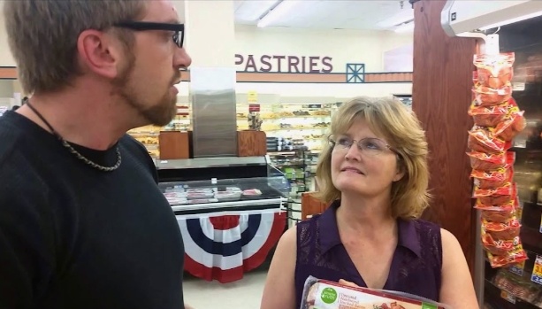 Американка Сара приехала в русскую деревню и спросила: Почему вы не бунтуете, пришлось объяснять, иностранке как в жеревне хорошо