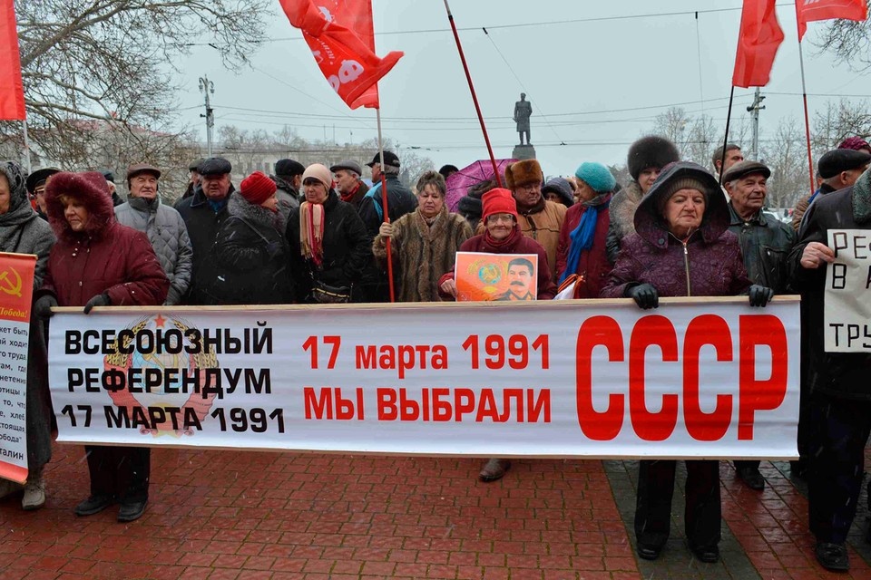    Люди вынесли решение - Союзу быть. Только никто и подумать не мог, что на это решение наплюют буквально через несколько месяцев. Фото: ratetube.ru