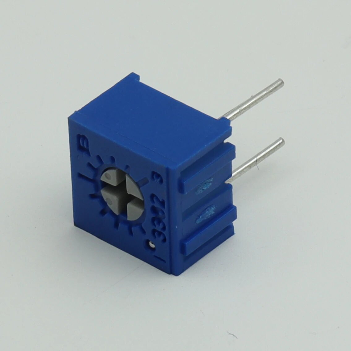    3362H-1-102LF от BOURNS: Профессиональный Резистор: TRIMMER 1K OHM 0.5W PC PIN TOP