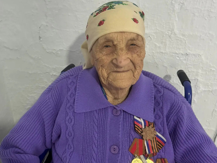     Жительницу Хакасии поздравил Президент России со 100-летним юбилеем. Фото: пресс-служба Минтруда РХ