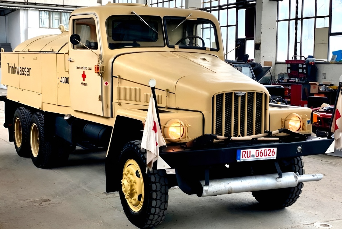 Цистерна-водовоз на базе IFA G5 6x6 , предназначавшийся для военной медицины ННА ГДР.