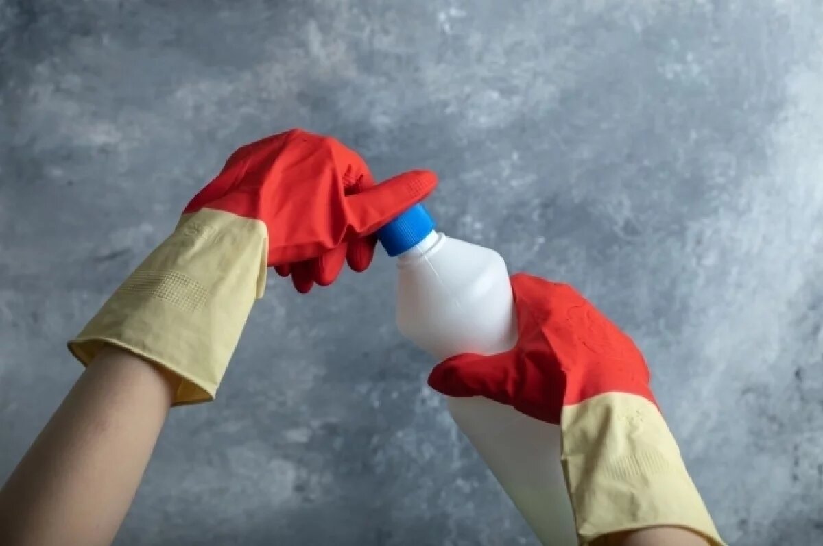    В Польше уборщица 6 недель подмешивала коллеге в чай бытовую химию