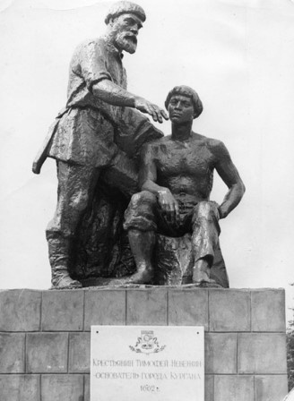Памятник Тимофею Невежину на привокзальной площади г. Кургана с 1964 по 1990 гг.