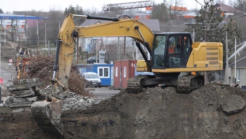    На объекте работают 12 рабочих и 15 единиц техники Фото: Дмитрий Ахмадуллин / / ИА «Победа26»