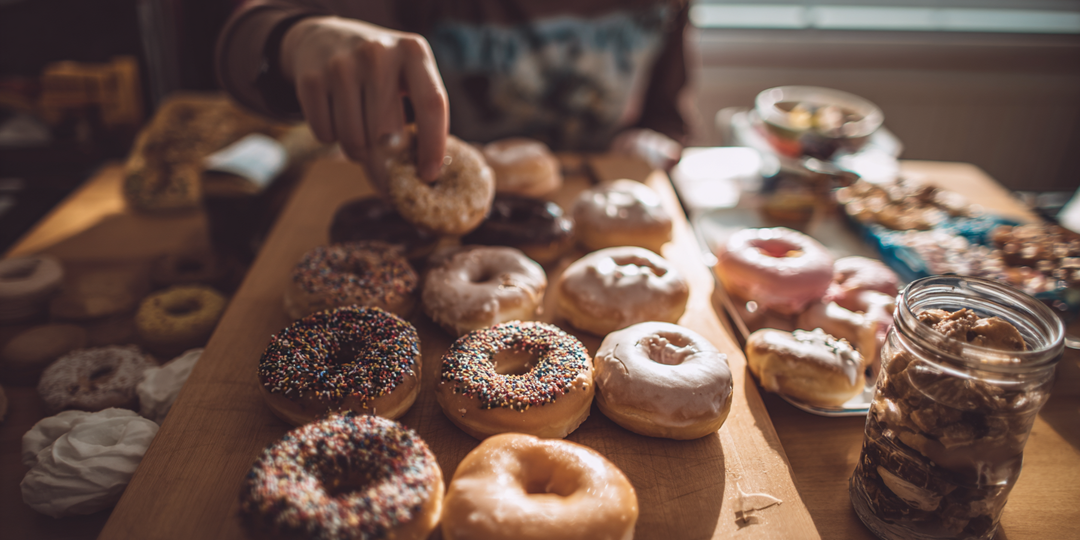 Почему после обеда тянет в сон, а голод возвращается через час?