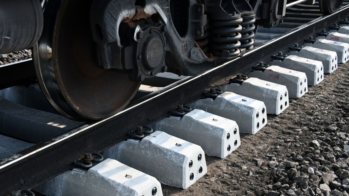    Железная дорога поезд ремонт электричка РИА