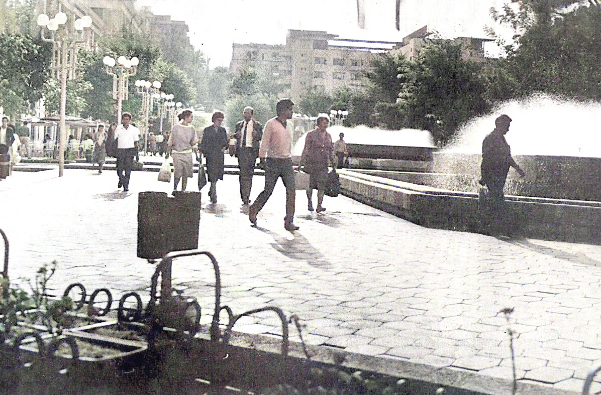 Площадь Фонтанов, 1986