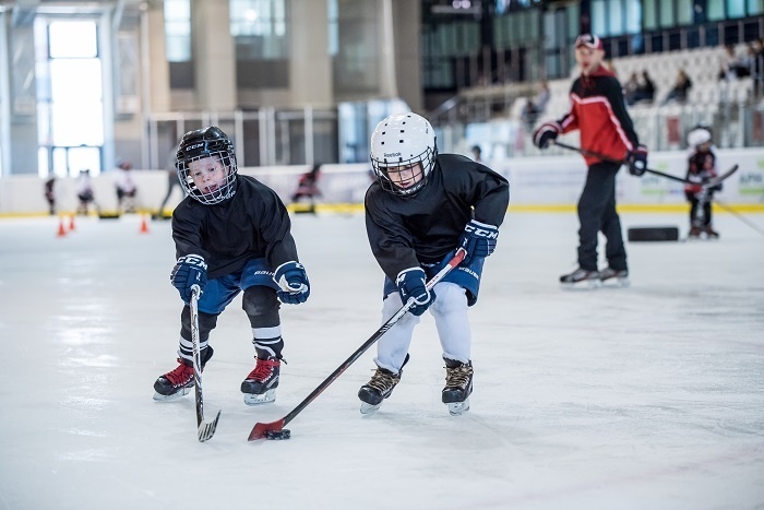     Куркаклар хоккей уйнамый!