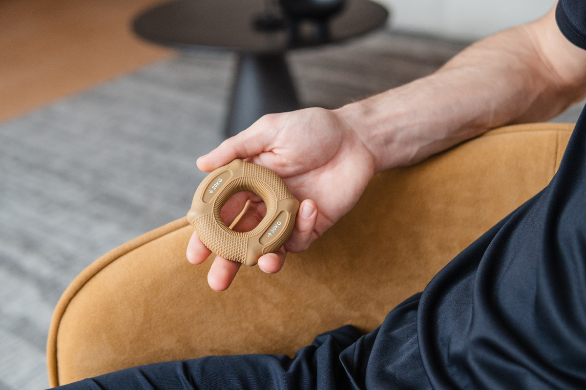 Как развить уверенное рукопожатие?