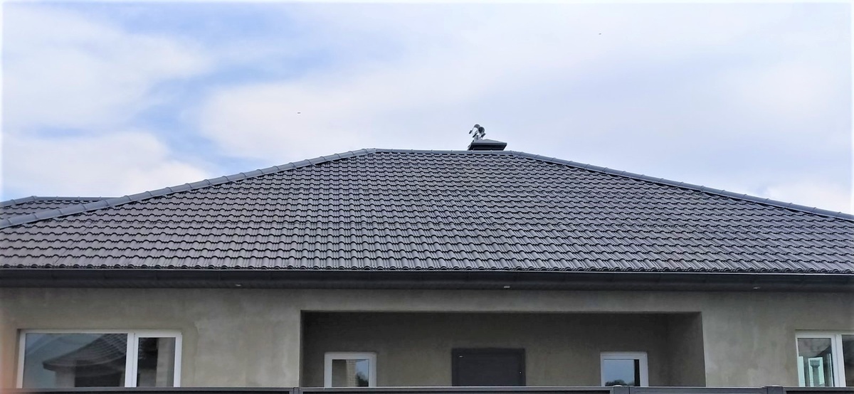 Дом с бесшумной резино-полимерной кровлей Гумибо