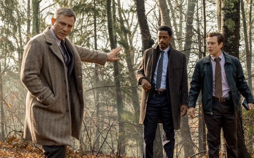 Частный детектив ведет запутанное дело о смерти известного писателя. Криминальная комедия с Дэниэлом Крэйгом