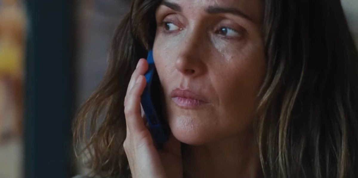 Линда (Роуз Бирн). 