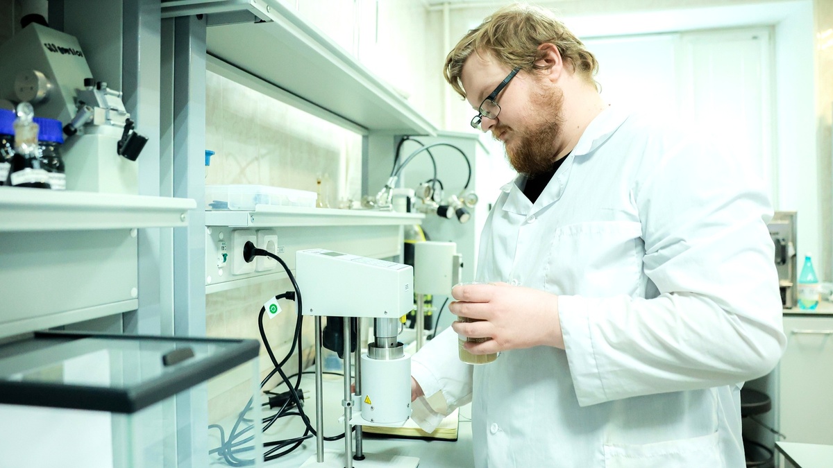    Молодой учёный СурГУ создаёт вещество для защиты бурового оборудования