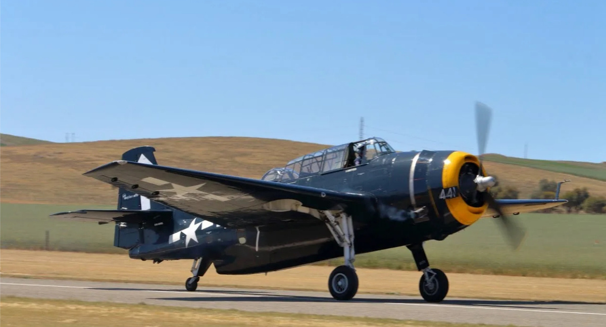 5 декабря 1945 года. Последний взлет «Звена 19». Именно этот день стал днем рождения легенды о Бермудском треугольнике. Пять самолетов ушли в небо, чтобы раствориться в нем навсегда.