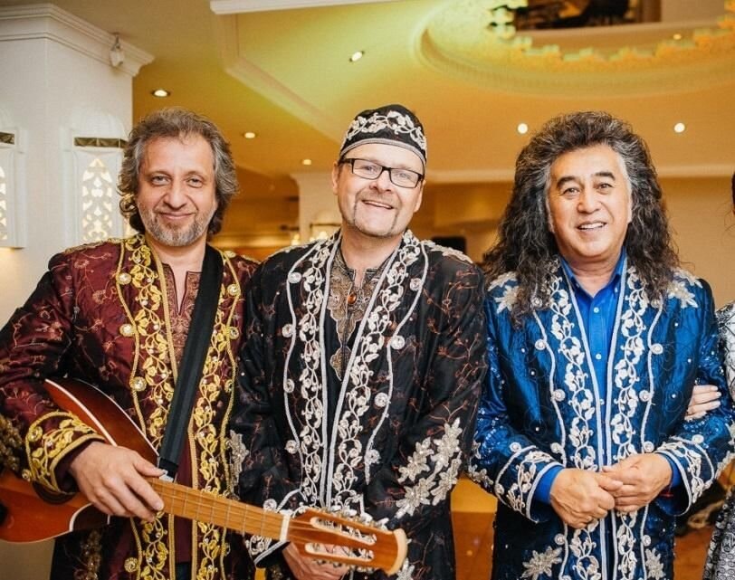    «Уч-Кудук» является мостом между Востоком и Западом, пропагандируя дружбу между народами и различными религиозными конфессиями. Эта позиция основополагающая в группе.