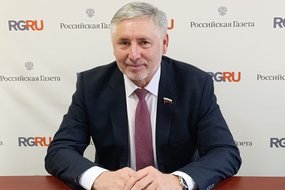    Рафаэль Марданшин: "Большинство вопросов, с которыми ко мне обращаются, традиционно касается содержания и ремонта дорог / Альфред Аглетдинов