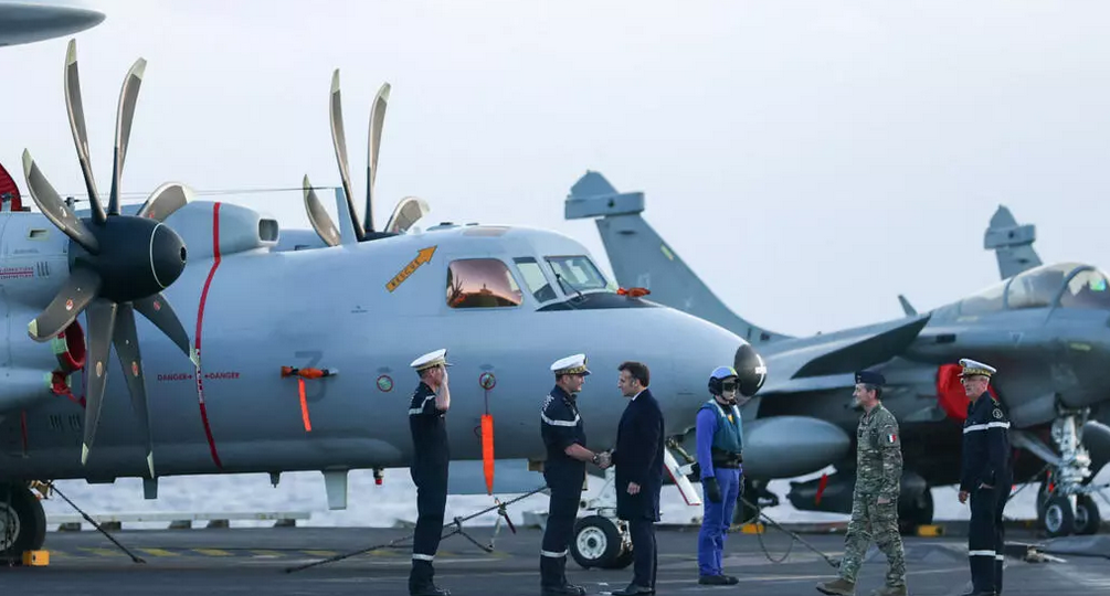 Авианосец "Шарль де Голль" идет на Ближний Восток