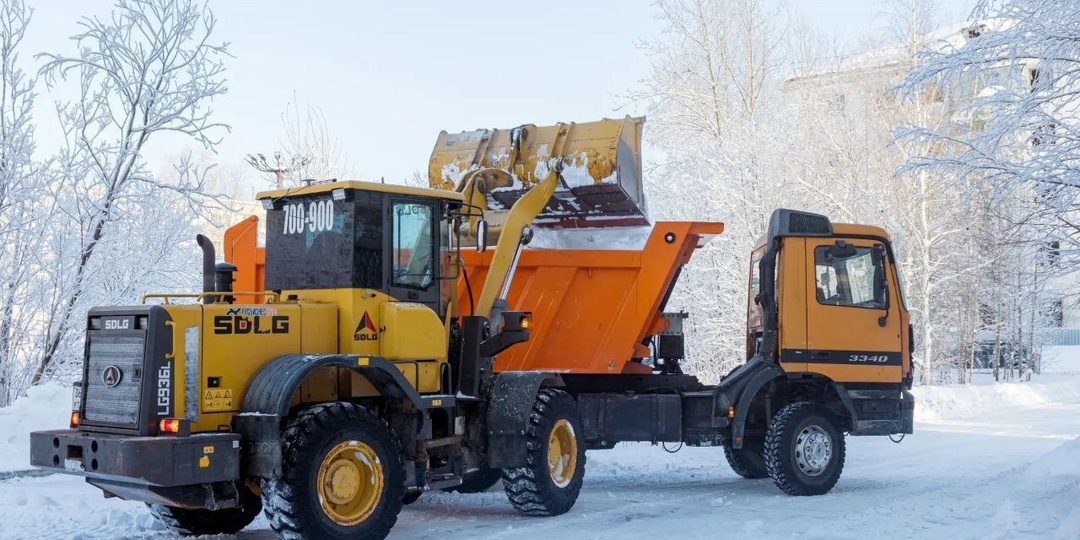 Ежедневно снег в Сургуте убирают около 150 единиц техники
