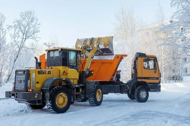    В Сургуте на уборку снега выходят порядка 160 единиц техники