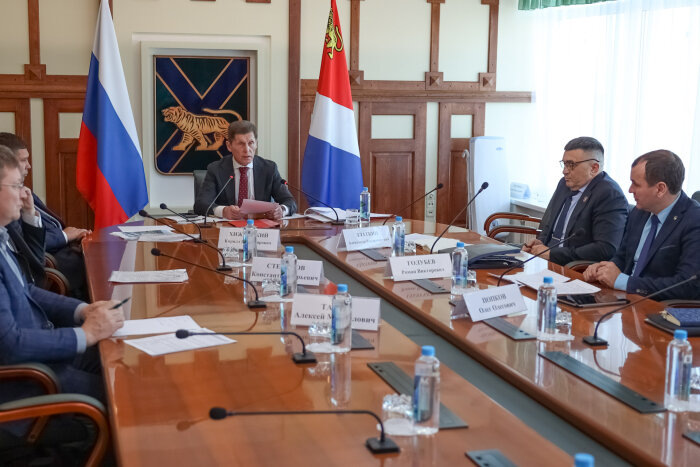 Губернатор предлагает федеральному центру принять давно назревшие решения / фото: Игорь Новиков, пресс-служба правительства Приморского края