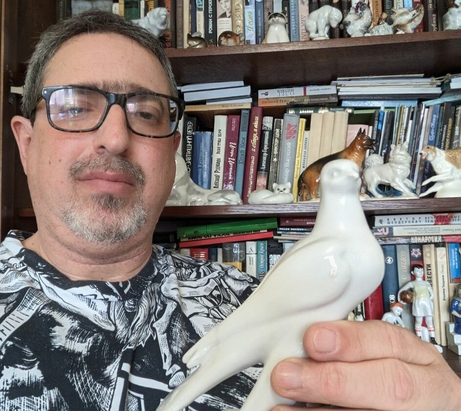 Графоман Ю. Якобсон с голубем мира и ПФКИ