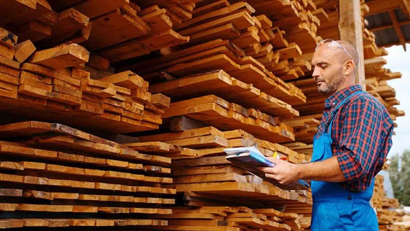 Красноярский край вдвое сократил экспорт пиломатериалов в 2026 году