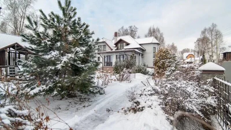     Элитный коттедж с интересной планировкой продается в Барнауле за 36,2 млн рублей. «Авито»