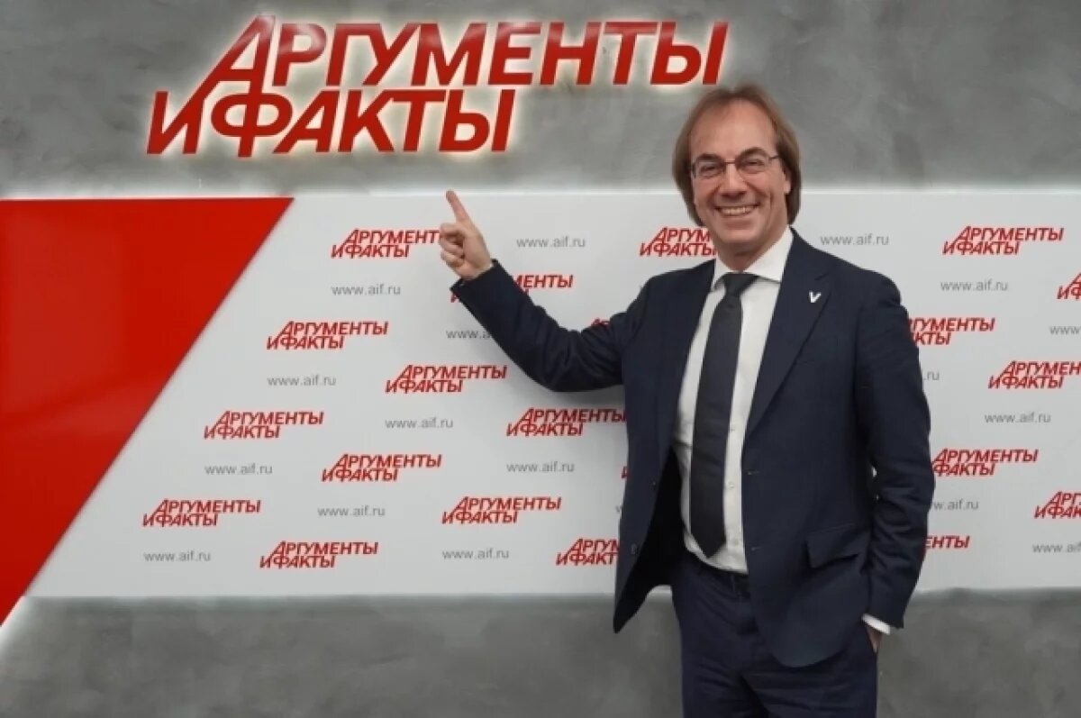    Фабио Мастранджело с удовольствием заходит в редакцию «Аргументов и фактов» в Петербурге, где живёт 24 года.