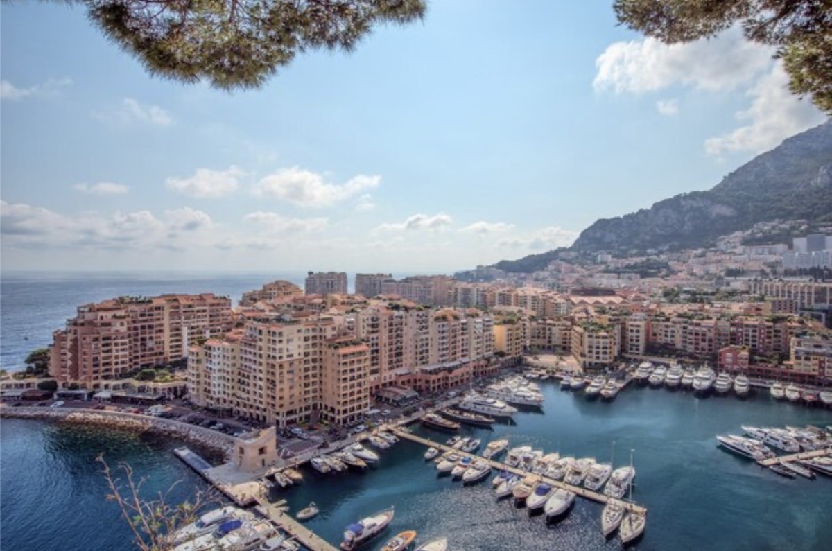 Золотая клетка площадью 2 км²: здесь каждый сантиметр стоит миллион