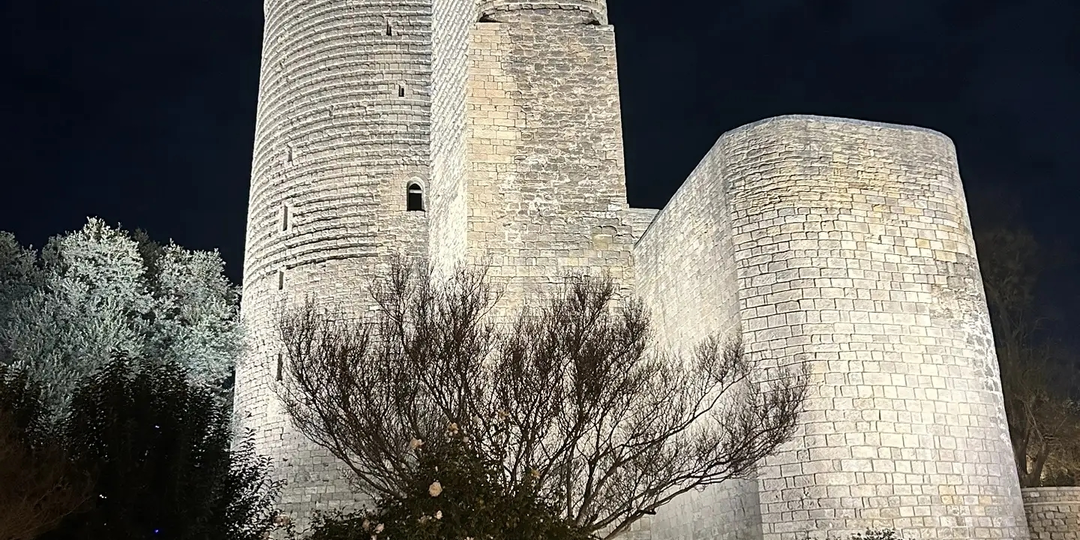 От лабиринтов Старого города к пламени современности. Гуляем по Баку