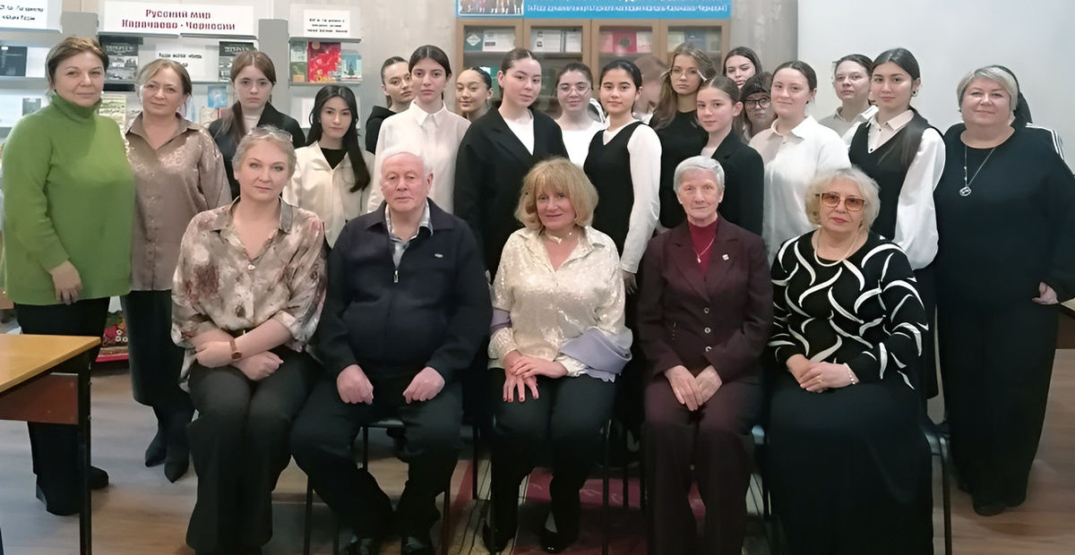 Участники литературно-музыкальной гостиной