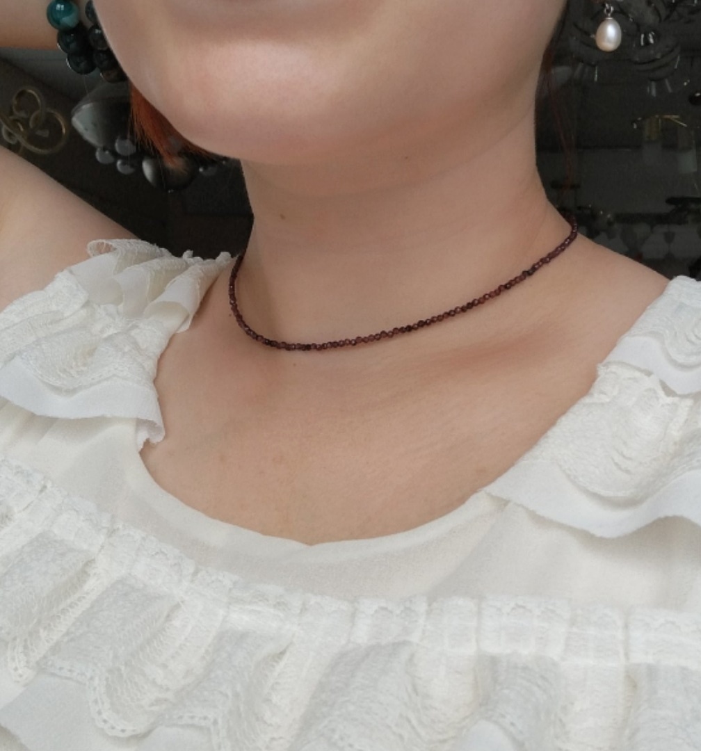 Да, ничего особенного. Но это мое самое первое изделие из прекрасного граната с ювелирной огранкой! (Мой восторг ещё связан с моим мнением, что руки растут из... Кхе-кхе!) в общем, рада была очень. Могу, оказывается, что-то. 