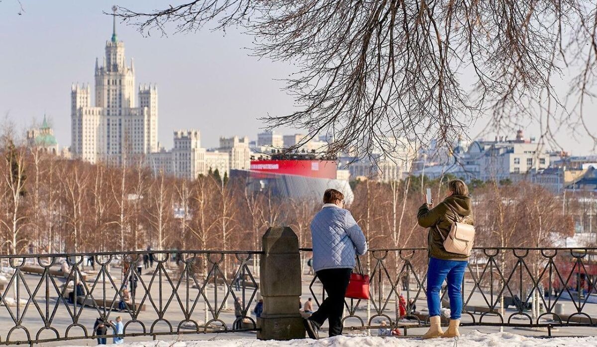     Люди в Москве. Источник: mos ru Автор фото: Пресс-служба Мэра и Правительства Москвы