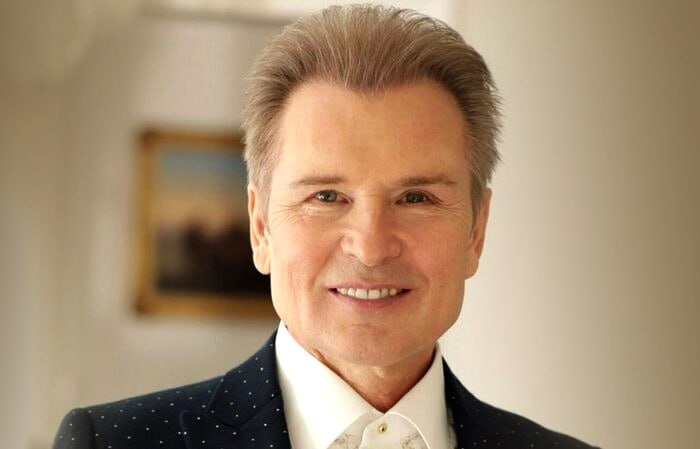 «Разбитая помолвка, миллионные кольца и тёмное прошлое жены»: Почему семью Александра Малинина называют «пластиковой» и не любят в народе