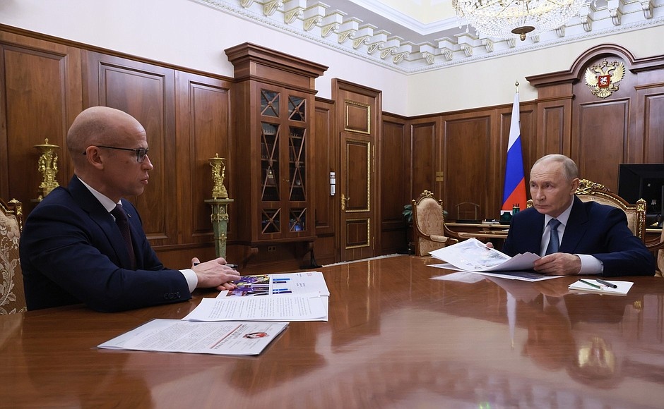 Владимир Путин и Александр Бречалов.